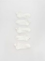 Skarpetki z haftem 5-pack - złamana biel. Skarpety damskie Reserved, bez wzorów. Za 49.99 zł.