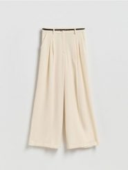 Spodnie z szerokimi nogawkami - złamana biel. Spodnie materiałowe damskie Reserved, l, bez wzorów, z acetatu. Za 239.99 zł.