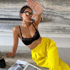 Biustonosz push-up z fiszbinami unosi biust elegancki design Carlijn. Białe biustonosze Intica, bez wzorów. Za 129.00 zł.