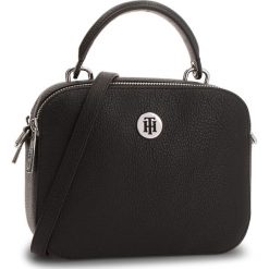 Torebka TOMMY HILFIGER - Th Core Crossover AW0AW05653 002. Torebki do ręki damskie marki Tommy Hilfiger. W wyprzedaży za 379.00 zł.