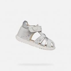 Sandały GEOX B SANDAL MACCHIA GIR Srebrny. Białe sandały damskie Geox, bez wzorów, ze skóry, bez obcasa, bez zapięcia. Za 217.99 zł.