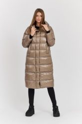 HETREGO Beżowy damski płaszcz puchowy Tara Woman Oversized Quilted Coat. Brązowe płaszcze damskie HETREGO, bez wzorów, z materiału, długie, bez kaptura. W wyprzedaży za 1,139.99 zł.