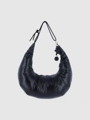 4F Torba hobo na ramię - czarna Uniwersalny. Czarne plecaki damskie 4f, bez wzorów, z syntetyku, klasyczne. W wyprzedaży za 79.99 zł.