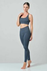 Damskie legginsy push-up z wysokim stanem Omm Yoga by Risalti Sculpt. Czarne legginsy sportowe damskie OM, m, bez wzorów, z elastanu, z podwyższonym stanem, długie, na fitness i siłownię. Za 239.99 zł.