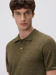 Strukturalny sweter polo - zielony. Zielone swetry przez głowę męskie Reserved, l, bez wzorów, z bawełny, bez kołnierzyka. Za 119.99 zł.