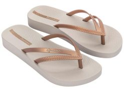 Klapki damskie japonki Ipanema Bossa Soft. Brązowe klapki damskie Ipanema, bez wzorów, z materiału, bez obcasa. Za 89.00 zł.