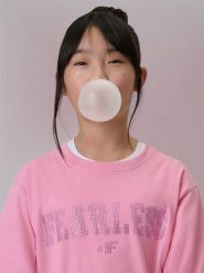 4F T-shirt loose z nadrukiem dziewczęcy - różowy 122/128 (6-8 lat). Czerwone t-shirty i topy dla dziewczynek 4f, z aplikacjami, z dzianiny, bez ramiączek. Za 59.99 zł.