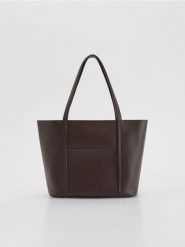 Torebka typu shopper - ciemnobrązowy. Brązowe torebki shopper damskie Reserved, bez wzorów, ze skóry, bez dodatków. Za 119.99 zł.