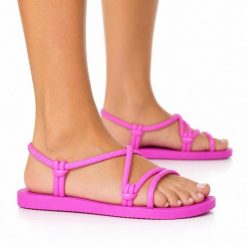 Sandały damskie IPANEMA SOLAR SANDAL. Czerwone sandały damskie Ipanema, bez wzorów, z materiału, bez obcasa, bez zapięcia. Za 79.00 zł.