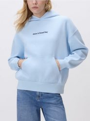 Bluza z napisem - jasnoniebieski. Niebieskie bluzy damskie Reserved, l, bez wzorów, z bawełny, bez kaptura. Za 129.99 zł.