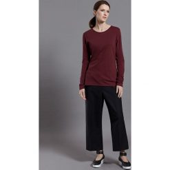 Koszulka "Simone" w kolorze bordowym. T-shirty damskie Frieda Sand, z bawełny, z okrągłym kołnierzem, z długim rękawem. W wyprzedaży za 86.95 zł.