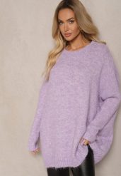 Fioletowy Casualowy Sweter Oversize Allethia. Fioletowe swetry damskie Renee, bez wzorów, biznesowe, bez kołnierzyka, bez ramiączek, bez kaptura. Za 139.99 zł.
