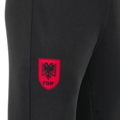 Spodnie dresowe Albania 2023/24. Czarne spodnie sportowe męskie Macron, l, bez wzorów, z dresówki, do piłki nożnej. Za 200.00 zł.