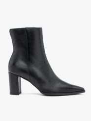 Czarne wyższe botki. Czarne botki damskie Ryłko, ze skóry, eleganckie, za kostkę, bez obcasa, na słupku, bez zapięcia. Za 549.99 zł.