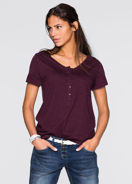 T-shirt z plisą guzikową. Czerwone bluzki damskie bonprix, bez wzorów, bez kołnierzyka, bez ramiączek. Za 39.99 zł.