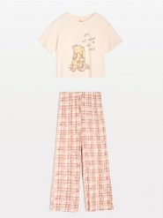 Bawełniana piżama dwuczęściowa Winnie the Pooh - kremowy. Białe piżamy damskie Sinsay, l, bez wzorów, z bawełny, bez ramiączek. Za 59.99 zł.