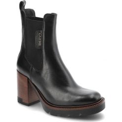 Czarne Botki Carinii Eleganckie Skórzane Buty Na Jesień. Czarne botki damskie Carinii, ze skóry, bez obcasa, na słupku. Za 469.00 zł.