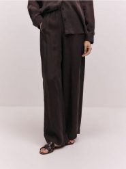 Spodnie z cupro - ciemnobrązowy. Brązowe spodnie materiałowe damskie Reserved, l, bez wzorów, z tkaniny. Za 239.99 zł.