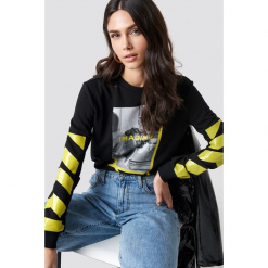 Trendyol Sweter Imagine - Black. Czarne swetry damskie Trendyol, z materiału, z okrągłym kołnierzem. Za 100.95 zł.