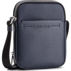 Saszetka CALVIN KLEIN - Flex 2 Gusset iPad Mini Reporter K50K504394 067. Saszetki męskie marki Calvin Klein. Za 359.00 zł.