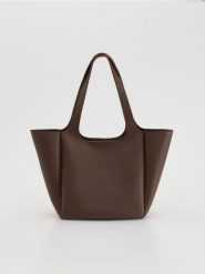 Torebka shopper - ciemnobrązowy. Brązowe torebki shopper damskie Reserved, bez wzorów, ze skóry, bez dodatków. Za 159.99 zł.