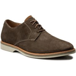 Półbuty CLARKS - Atticus Lace 261318257 Taupe Nubuck. Brązowe półbuty na co dzień męskie Clarks, z materiału. W wyprzedaży za 299.00 zł.