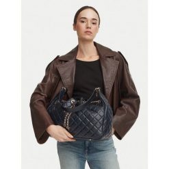 Torebka Guess. Niebieskie torebki do ręki damskie Guess, z aplikacjami, klasyczne, bez dodatków. Za 674.99 zł.