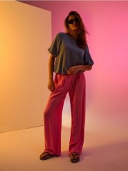 Wiskozowe spodnie wide leg - różowy. Czerwone spodnie materiałowe damskie Sinsay, l, bez wzorów, z wiskozy. Za 49.99 zł.