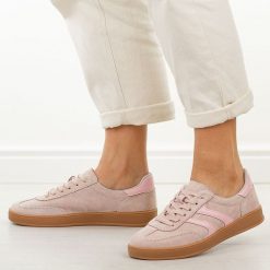 Różowe skórzane półbuty damskie Vinceza 95400. Czerwone półbuty damskie VINCEZA, na jesień, bez wzorów, z jeansu, casualowe, z okrągłym noskiem, bez obcasa, na płaskiej podeszwie, bez zapięcia. W wyprzedaży za 197.10 zł.