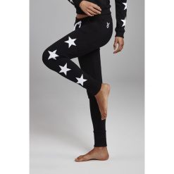Cardio Bunny - Spodnie Jenny. Czarne spodnie materiałowe damskie Cardio Bunny, z nadrukiem, z bawełny. W wyprzedaży za 149.90 zł.