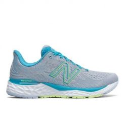 Buty do biegania damskie New Balance 880. Niebieskie obuwie sportowe damskie New Balance, bez wzorów, z materiału, do biegania. Za 444.00 zł.