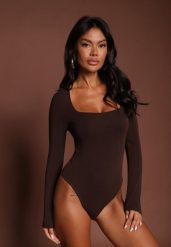 Brązowe Body z Wiskozą i Bawełną Ozdobione Kwadratowym Dekoltem Amerrise. Brązowe bluzki damskie Renee, m, bez wzorów, z bawełny, eleganckie, bez kołnierzyka, bez ramiączek. Za 74.99 zł.
