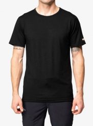 Koszulka termoaktywna Devold Breeze Plus Merino 200 T-Shirt. Czarne t-shirty męskie Devold, l, bez wzorów, z materiału, bez kołnierzyka. Za 384.99 zł.