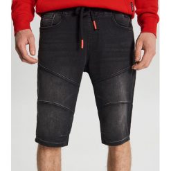 Szorty jogger z przeszyciami - Szary. Szare szorty męskie marki Cropp, bez wzorów. Za 119.99 zł.