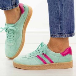 Zielone skórzane półbuty damskie S.Barski 7089. Zielone półbuty damskie S.BARSKI, na jesień, bez wzorów, z jeansu, casualowe, z okrągłym noskiem, bez obcasa, na płaskiej podeszwie, bez zapięcia. Za 239.00 zł.