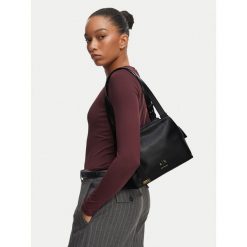 Torebka Armani Exchange. Czarne torebki do ręki damskie Armani Exchange, bez wzorów, klasyczne, bez dodatków. Za 654.99 zł.