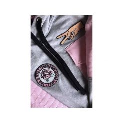 Http://lapnas.pl/shop/bluzy-z-kapturem/bluza-z-kapturem-perfection/. Szare bluzy damskie Łap nas, na wiosnę, s, z aplikacjami, z bawełny, z kapturem. Za 169.00 zł.