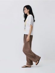 Szerokie spodnie - beżowy. Brązowe spodnie materiałowe damskie Reserved, l, bez wzorów, z tkaniny. Za 99.99 zł.