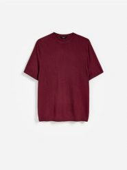 Sweter z krótkim rękawem - bordowy. Czerwone swetry przez głowę męskie Reserved, l, bez wzorów, z dzianiny, bez kołnierzyka. Za 99.99 zł.