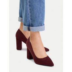 Czółenka JENNY. Czerwone czółenka damskie Jenny, bez wzorów, bez obcasa, bez zapięcia. Za 139.99 zł.