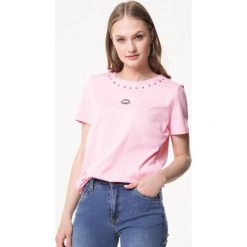 Różowy T-shirt Delusive. T-shirty damskie Born2be. Za 19.99 zł.