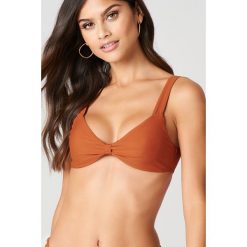 J&K Swim X NA-KD Góra bikini z marszczeniem - Brown,Copper. Brązowe bikini damskie J&K Swim X NA-KD. W wyprzedaży za 24.29 zł.
