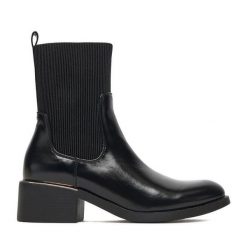 Botki JENNY. Czarne botki damskie Jenny, bez obcasa, na słupku, bez zapięcia. Za 169.99 zł.