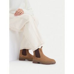 Sztyblety Lasocki. Brązowe botki damskie Lasocki, bez obcasa, na płaskiej podeszwie, bez zapięcia. Za 249.99 zł.