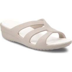 Klapki CROCS - Sanrah Strappy Wedge 204010 Platinum. Szare klapki damskie Crocs, z tworzywa sztucznego. W wyprzedaży za 149.00 zł.