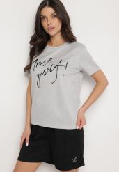 Jasnoszary T-shirt z Ozdobnym Nadrukiem z Brokatem Tenesia. Szare bluzki damskie Born2be, l, bez wzorów, z jeansu, eleganckie, bez kołnierzyka. Za 29.99 zł.