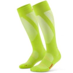 Damskie podkolanówki kompresyjne do biegania PRO Run Ultralight CEP. Zielone skarpety damskie CEP, bez wzorów, z elastanu. Za 244.00 zł.