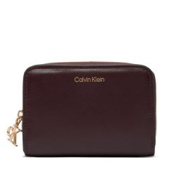 Portfel Calvin Klein. Brązowe portfele damskie Calvin Klein, bez wzorów. Za 299.99 zł.
