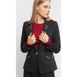 Żakiet z aplikacją 3D. Czarne żakiety damskie Orsay, z aplikacjami, z bawełny, eleganckie. Za 179.99 zł.