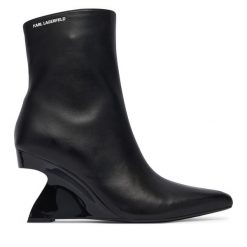 Botki KARL LAGERFELD. Czarne botki damskie KARL LAGERFELD, bez obcasa, na słupku, bez zapięcia. Za 1,099.00 zł.